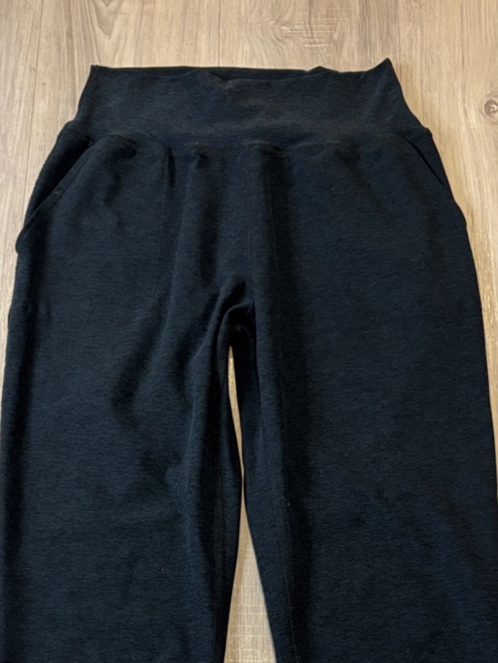 Beyond Yoga Spacedye MIDI Jogger in Darkest Night Heathered Black - Picture 4 of 11